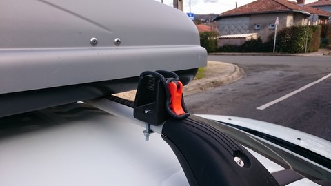 Comment choisir son porte-skis à installer sur le toit de sa voiture ?